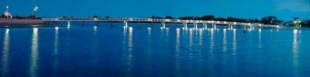 Lakes-Entrance-walkbridge