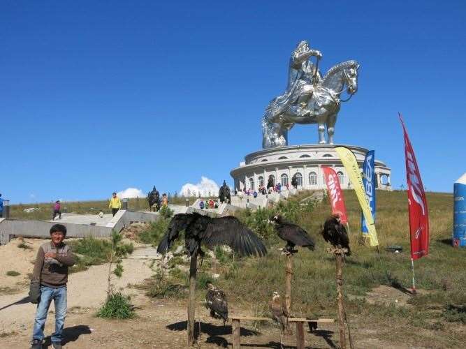 The race begins under the watchful eye of Mongol Emperor Chinggis Khaan. Photo: Mike Blewitt