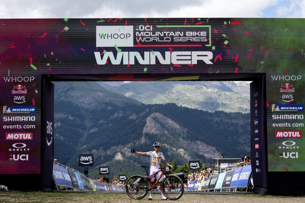 Tom Pidcock wins round 6 of UCI Mountain Bike Series