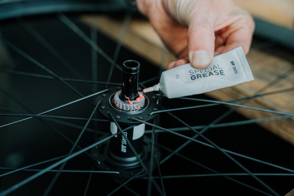 lubricating mountain bike freehub