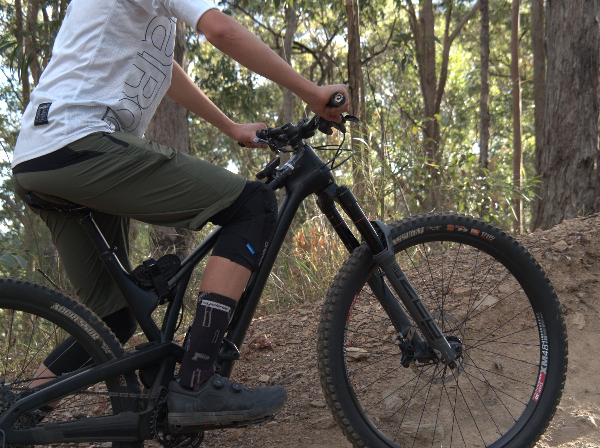 DHaRCO Gravity Knee Pads