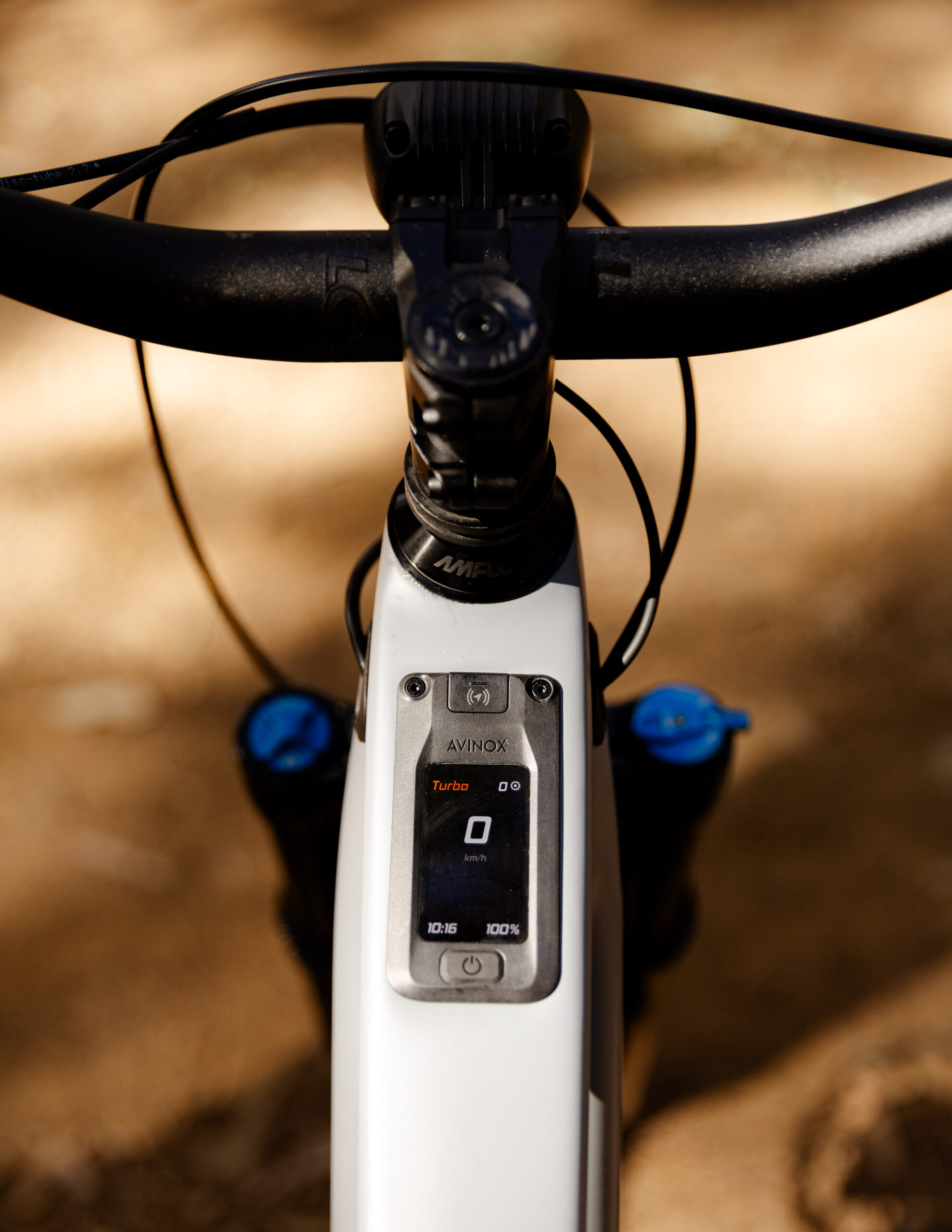 Avinox display integrated into the Amflow PR top tube