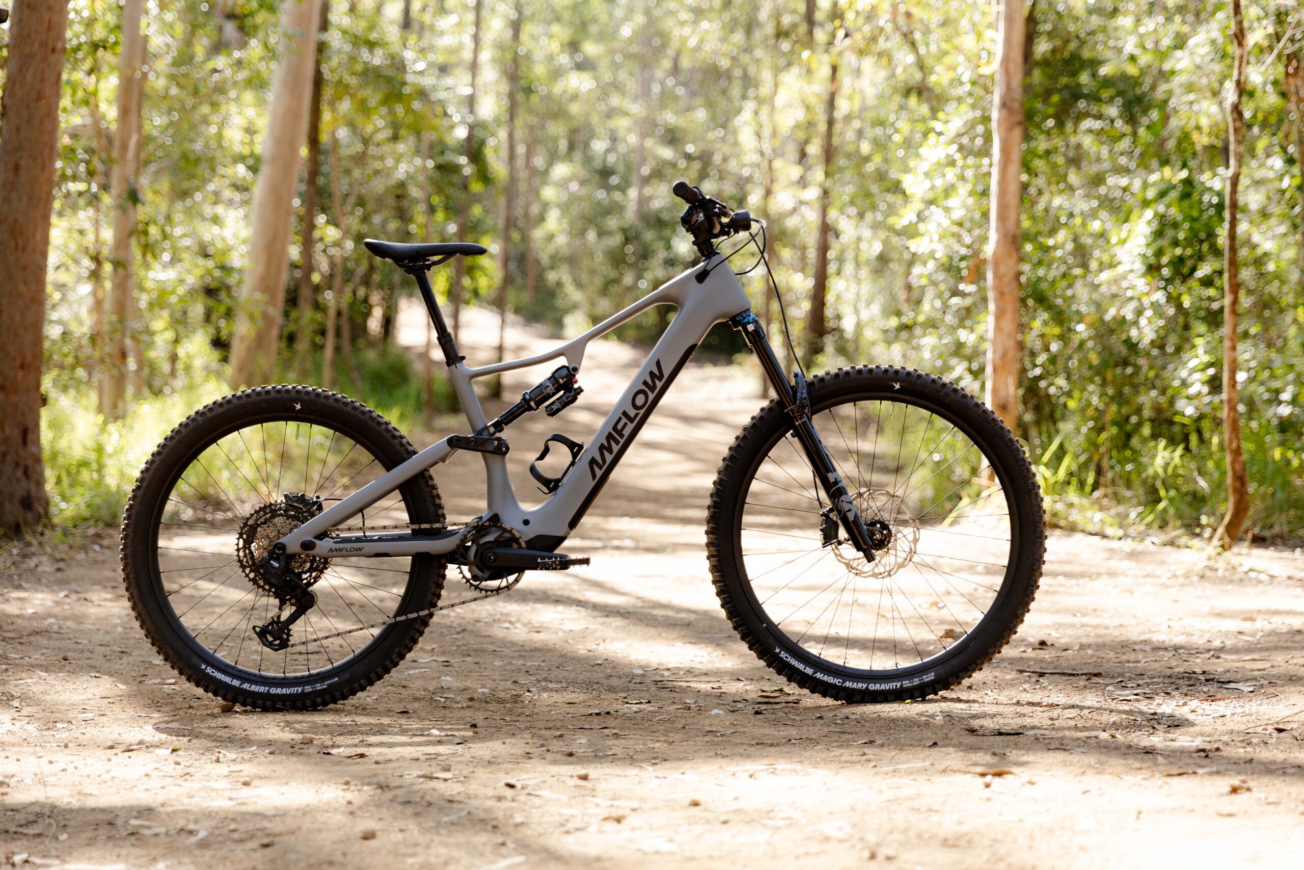 Amflow PR Carbon Pro side profile on a forest trail